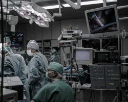 Ewolucja sal operacyjnych – od tradycyjnego stołu chirurgicznego po w pełni zintegrowane sale hybrydowe