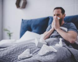 Ból gardła: jak odróżnić infekcję wirusową od bakteryjnej i kiedy potrzebny jest antybiotyk?