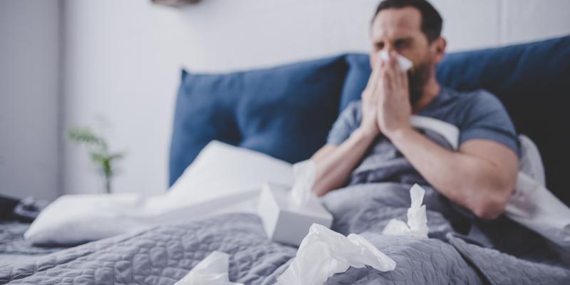 Ból gardła: jak odróżnić infekcję wirusową od bakteryjnej i kiedy potrzebny jest antybiotyk?