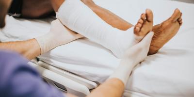 Oscylacja zamiast obrotu: co decyduje o bezpiecznym zdejmowaniu gipsu