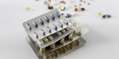 Leki wchodzą w interakcje. 10 wskazówek, jak ich uniknąć